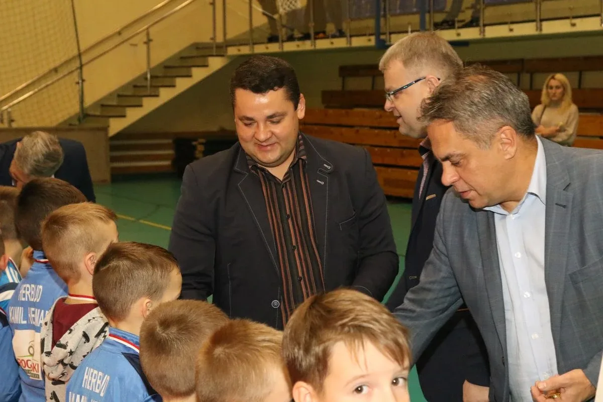 Ambitne boje UKS AP Ostrów Mazowiecka (zdjęcia, wideo)