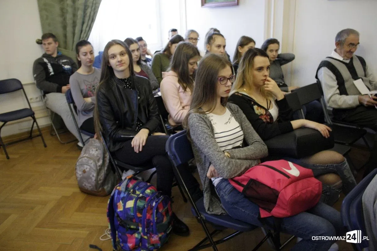 "Polaków poza granicami jest więcej niż w samej Polsce". Konferencja w ostrowskim ratuszu (zdjęcia)