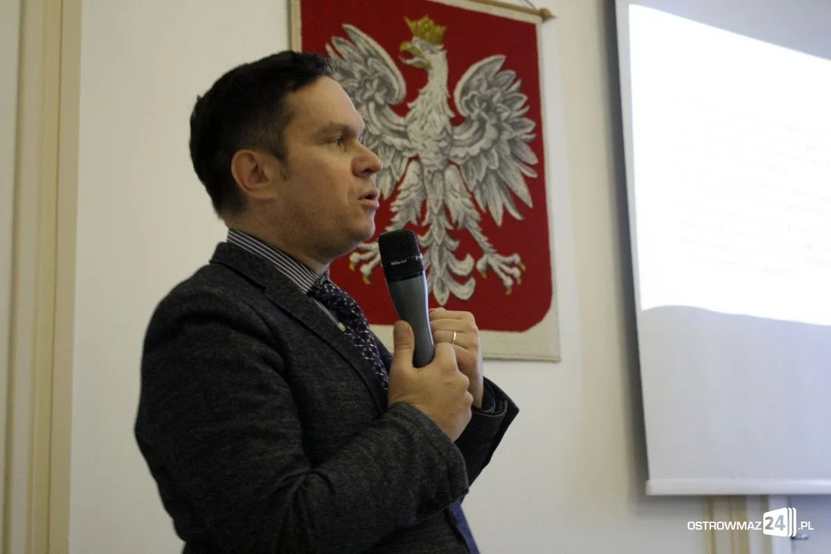 "Polaków poza granicami jest więcej niż w samej Polsce". Konferencja w ostrowskim ratuszu (zdjęcia)
