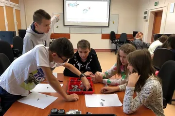 Roboty zadomowione w ostrowskiej "trójce" (zdjęcia)