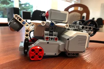 Roboty zadomowione w ostrowskiej "trójce" (zdjęcia)