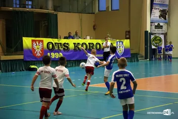 Zacięte boje młodych piłkarzy (zdjęcia, wideo)