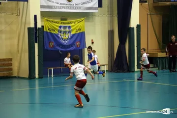 Zacięte boje młodych piłkarzy (zdjęcia, wideo)