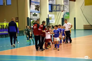 Zacięte boje młodych piłkarzy (zdjęcia, wideo)
