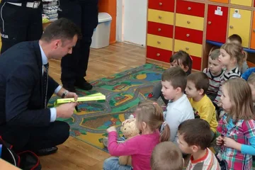 Policjanci z wizytą u nurskich przedszkolaków (zdjęcia)