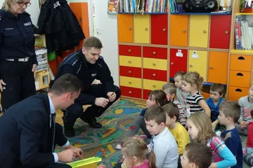 Policjanci z wizytą u nurskich przedszkolaków (zdjęcia)