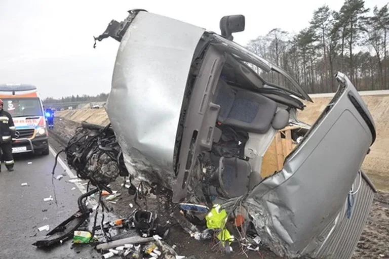 Groźny wypadek na S8 (nowe fakty, zdjęcia)