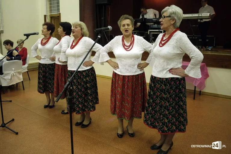 Andrzejkowa zabawa słuchaczy UTW (zdjęcia)