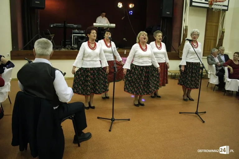 Andrzejkowa zabawa słuchaczy UTW (zdjęcia)