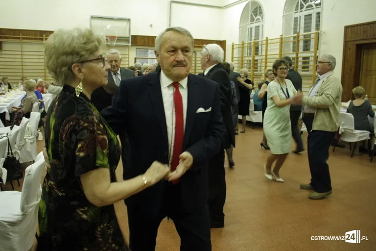 Andrzejkowa zabawa słuchaczy UTW (zdjęcia)