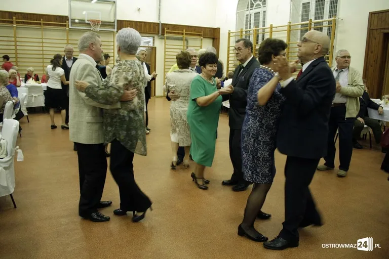 Andrzejkowa zabawa słuchaczy UTW (zdjęcia)