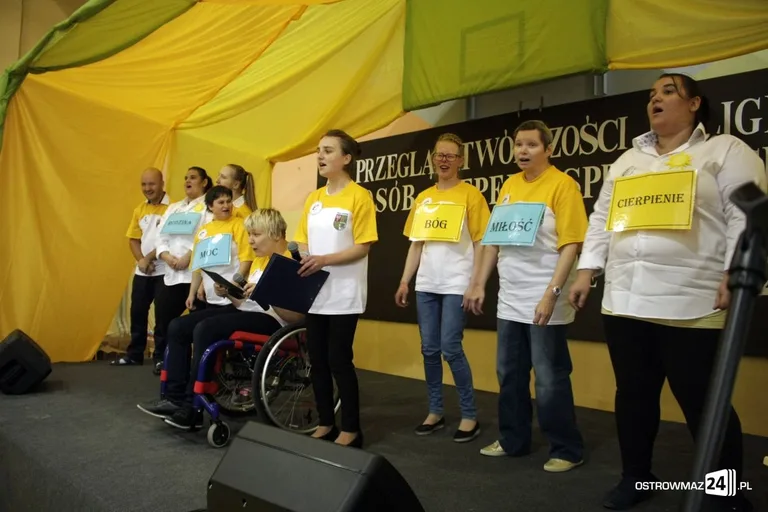 Niepełnosprawni zaprezentowali twórczość religijną (zdjęcia)