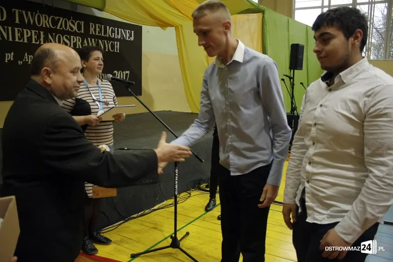 Niepełnosprawni zaprezentowali twórczość religijną (zdjęcia)