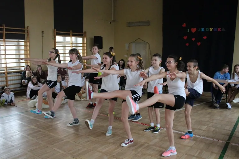 "I love jedynka". Uczniowie lepiej poznali historię szkoły (zdjęcia)