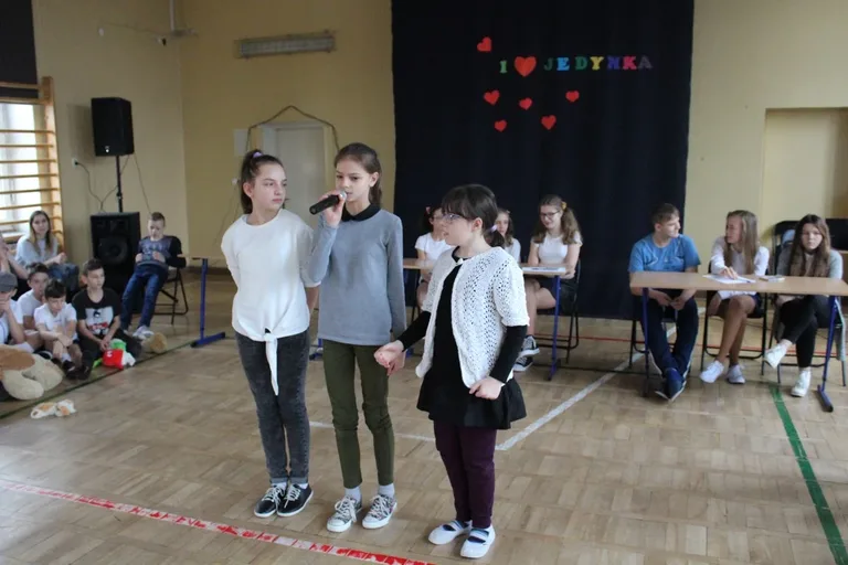 "I love jedynka". Uczniowie lepiej poznali historię szkoły (zdjęcia)