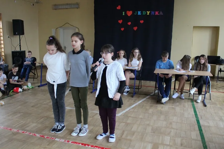 "I love jedynka". Uczniowie lepiej poznali historię szkoły (zdjęcia)