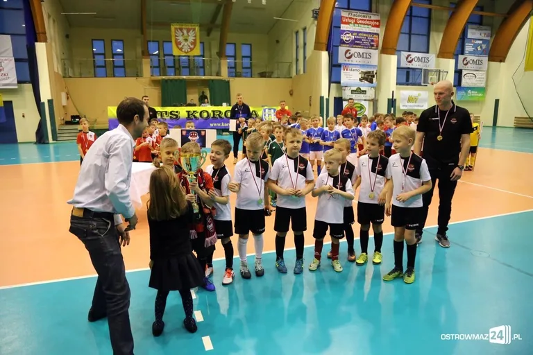 Zacięte boje młodych piłkarzy (zdjęcia, wideo)