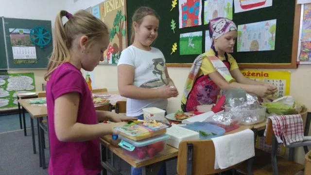 Śniadanie daje moc uczniom podstawówki w Orle (zdjęcia)