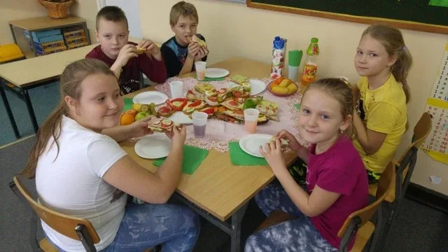 Śniadanie daje moc uczniom podstawówki w Orle (zdjęcia)