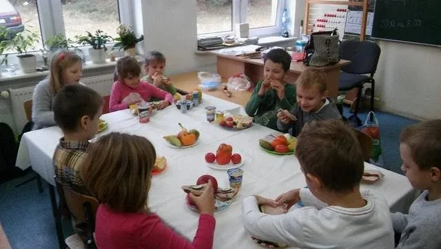 Śniadanie daje moc uczniom podstawówki w Orle (zdjęcia)