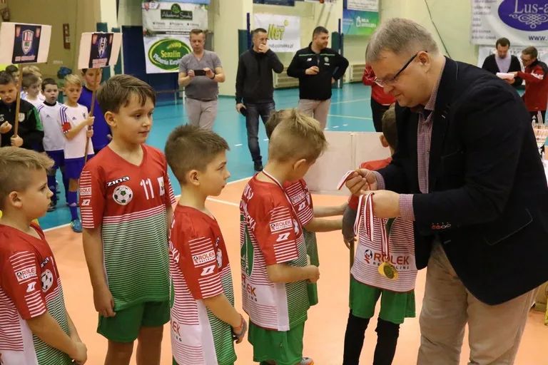 Piłkarze UKS AP otarli się o podium (zdjęcia, wideo)