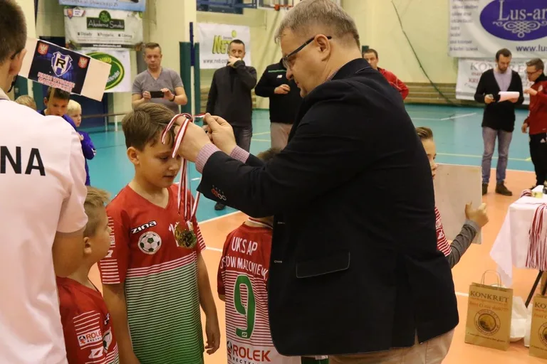 Piłkarze UKS AP otarli się o podium (zdjęcia, wideo)