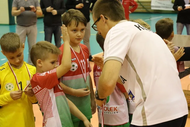 Piłkarze UKS AP otarli się o podium (zdjęcia, wideo)