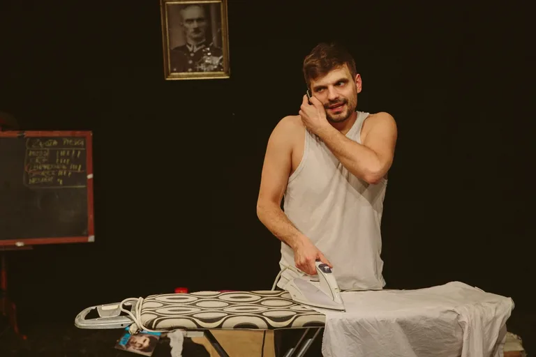 Utwór dramatyczny "Pewniak". Ostrowski teatr zaprasza (zdjęcia)