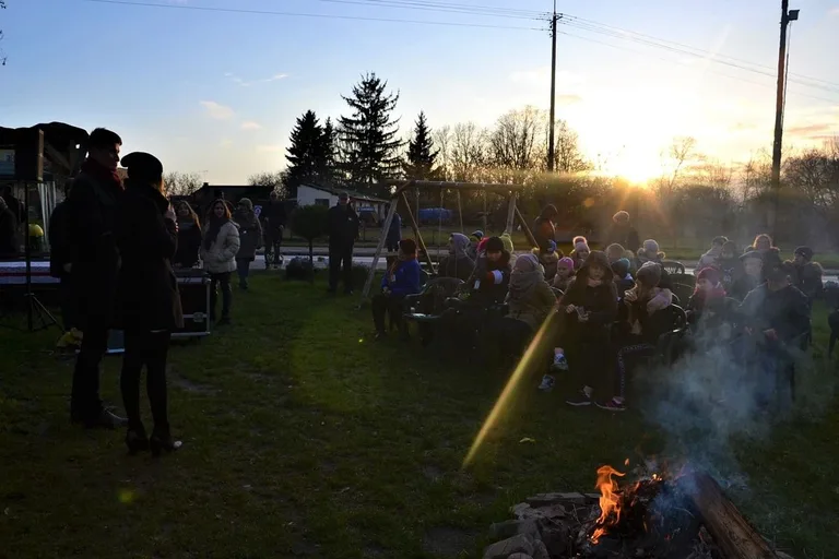 Piknik niepodległościowy w ostrowskim ogrodzie społecznym (zdjęcia)