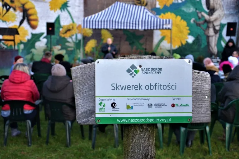 Piknik niepodległościowy w ostrowskim ogrodzie społecznym (zdjęcia)