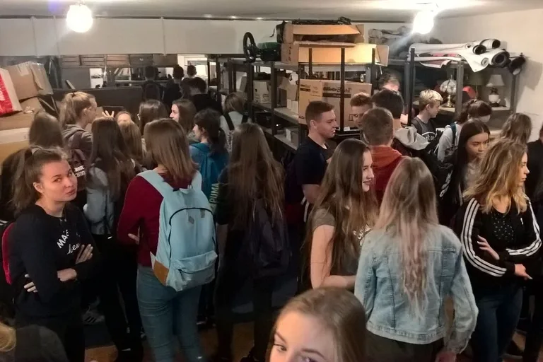 Młodzież z powiatu poznała ostrowski teatr (zdjęcia)