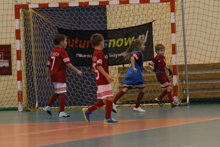 Ambitne boje UKS AP Ostrów Mazowiecka (zdjęcia, wideo)
