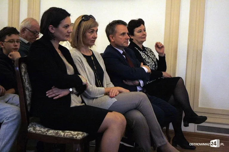 "Polaków poza granicami jest więcej niż w samej Polsce". Konferencja w ostrowskim ratuszu (zdjęcia)