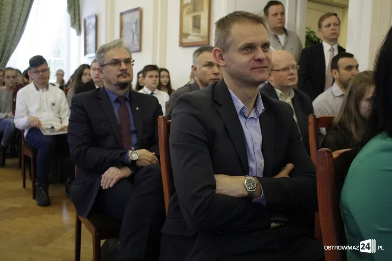 "Polaków poza granicami jest więcej niż w samej Polsce". Konferencja w ostrowskim ratuszu (zdjęcia)