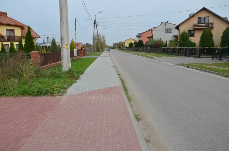 Małkinia Górna: gmina inwestuje w chodniki (zdjęcia)