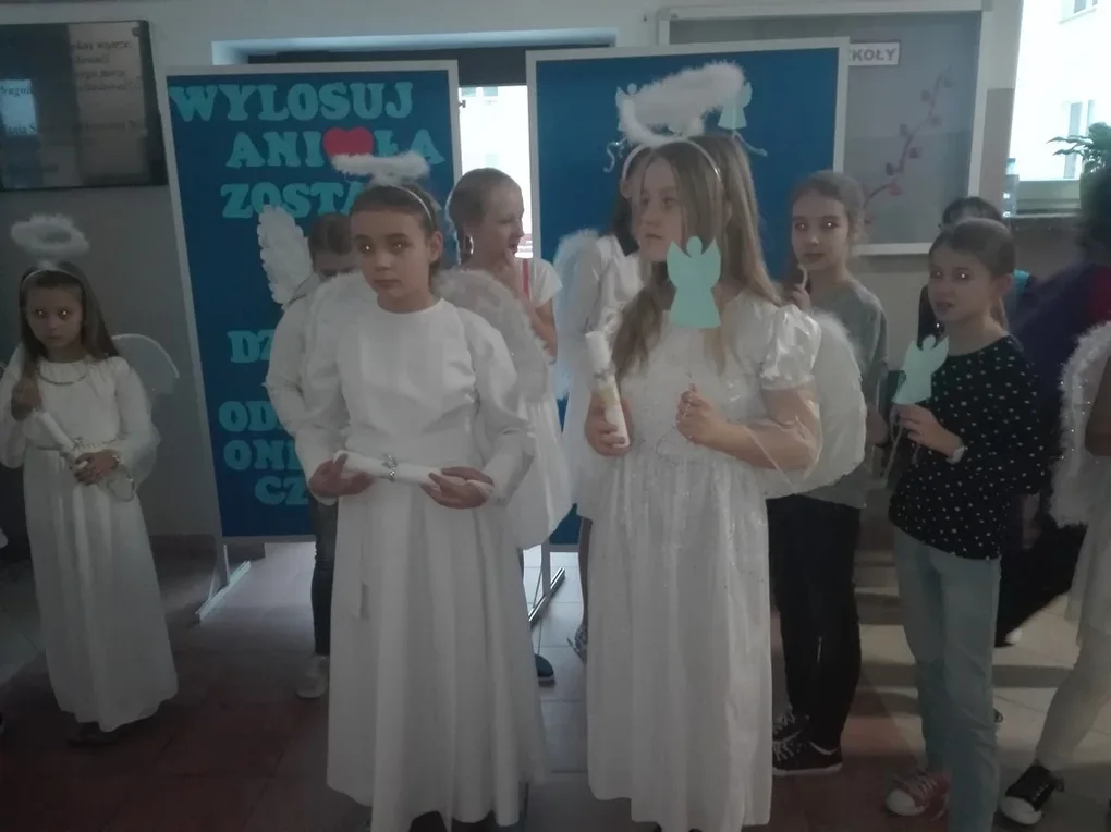Uczniowie SP nr 1 wspierają dzieci chore na nowotwory (zdjęcia)
