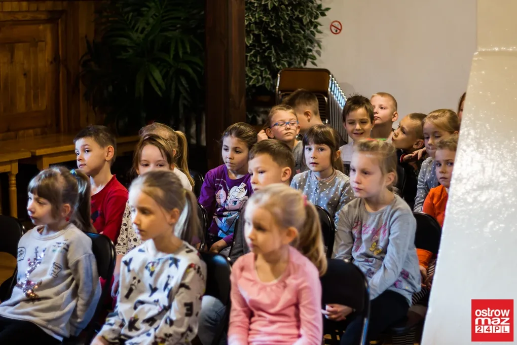 Spotkania z książką dla dzieci (zdjęcia)