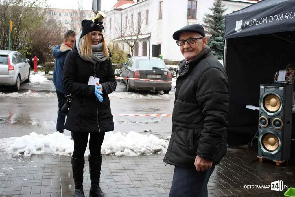 Bawili się przy robieniu muralu (zdjęcia)