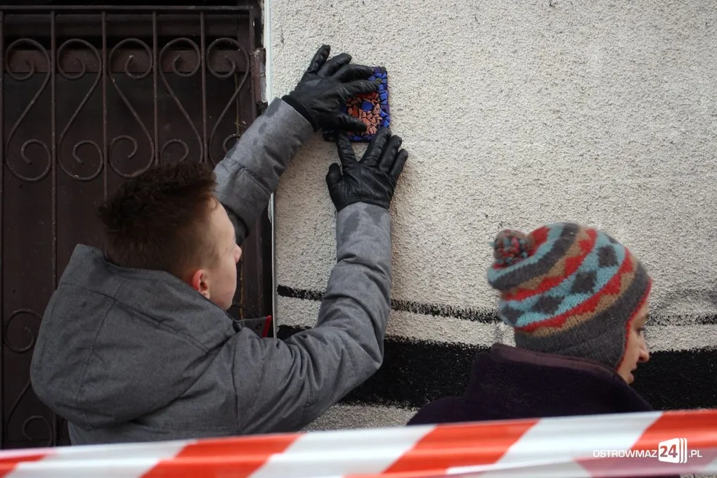 Bawili się przy robieniu muralu (zdjęcia)
