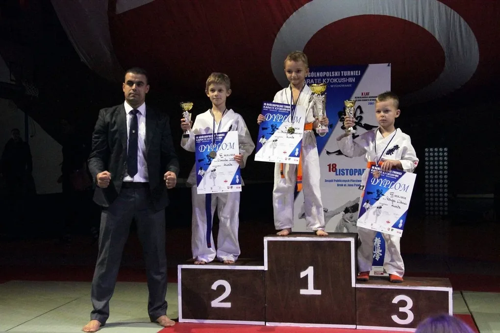 19 medali ostrowskich karateków w Broku (zdjęcia)
