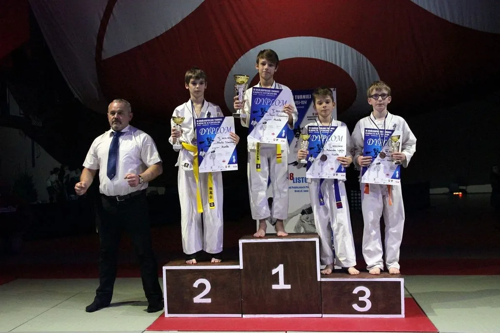 19 medali ostrowskich karateków w Broku (zdjęcia)