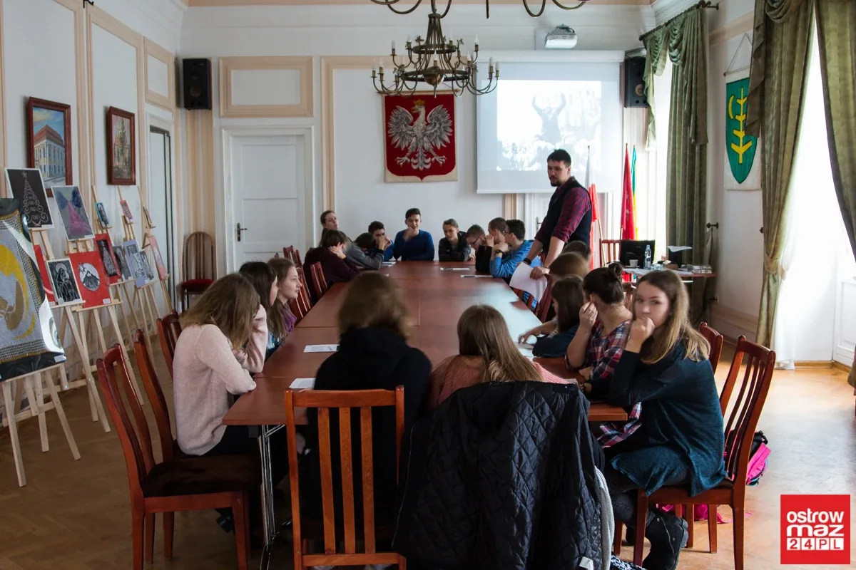    Przystanek Historia w ostrowskim ratuszu (zdjęcia, wideo)