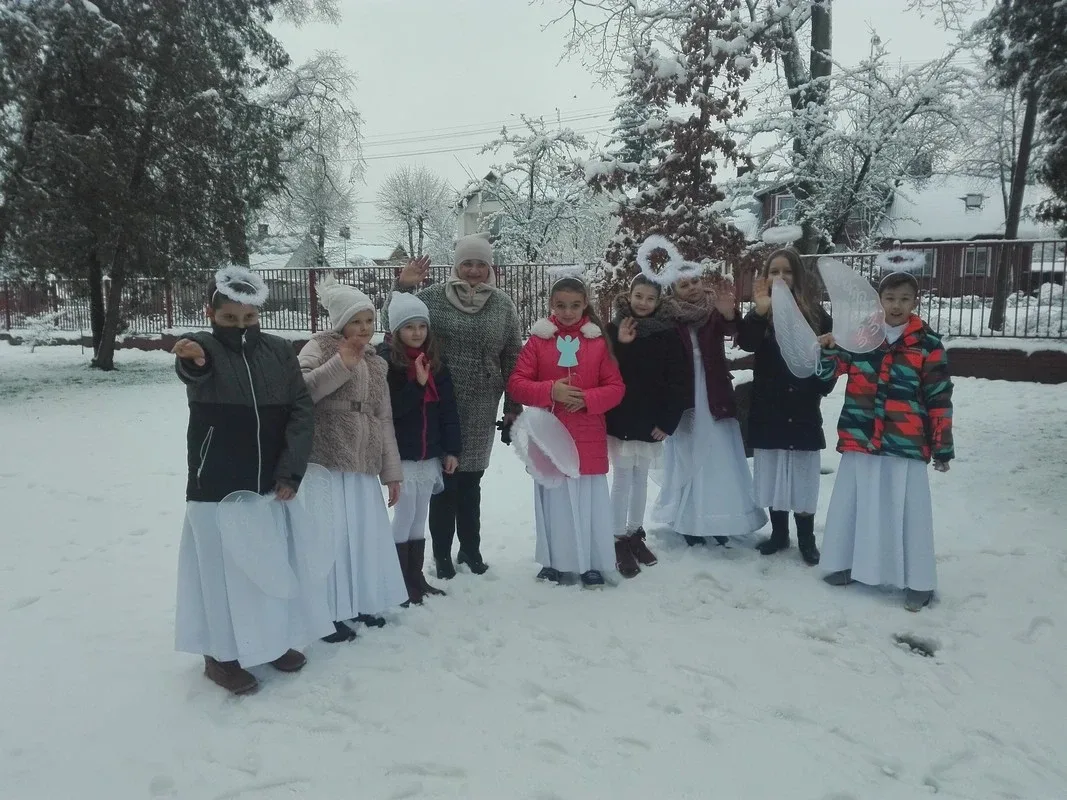Uczniowie SP nr 1 wspierają dzieci chore na nowotwory (zdjęcia)