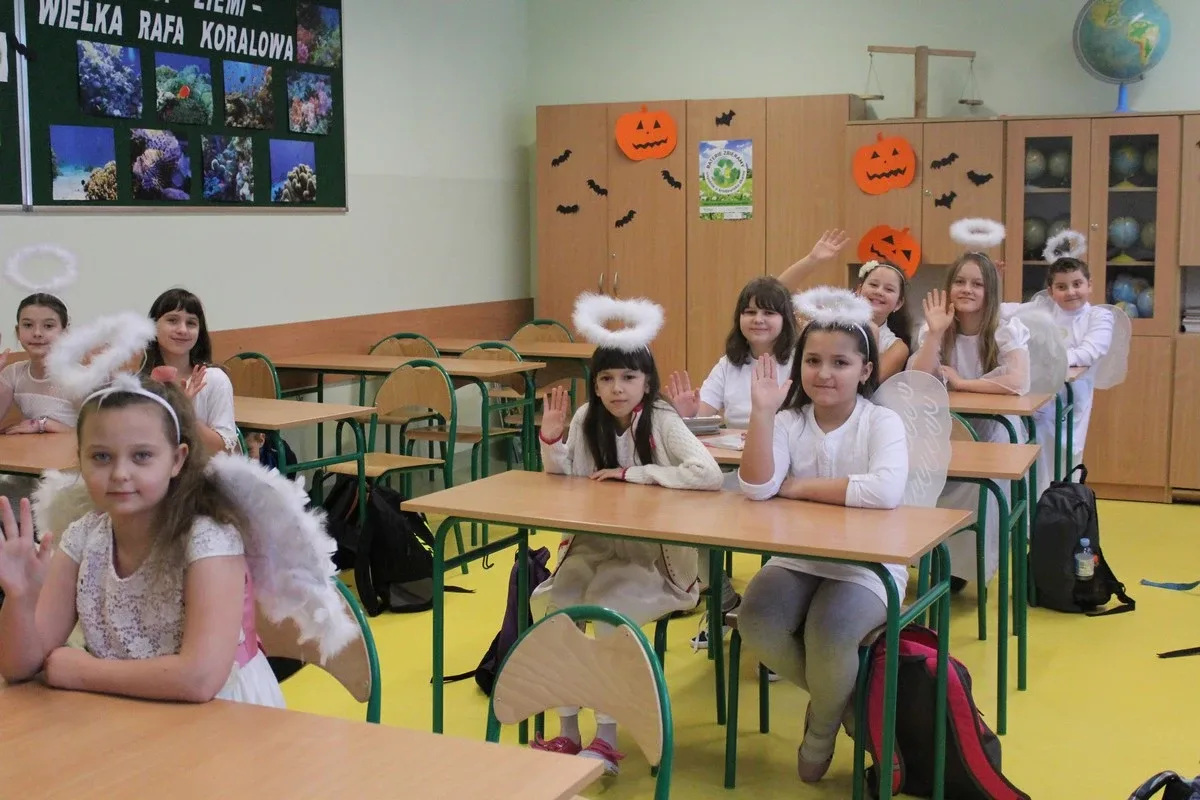 Uczniowie SP nr 1 wspierają dzieci chore na nowotwory (zdjęcia)