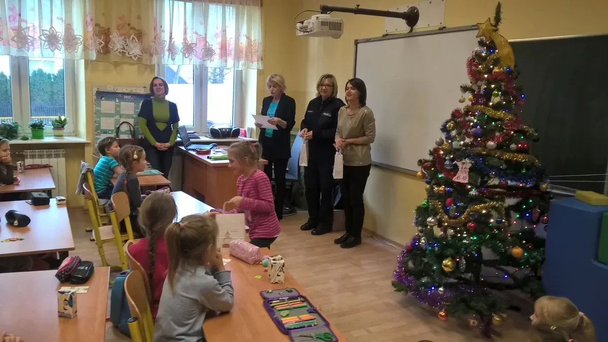  Spotkanie z policjantem i strażakiem w Dwójce (zdjęcia)