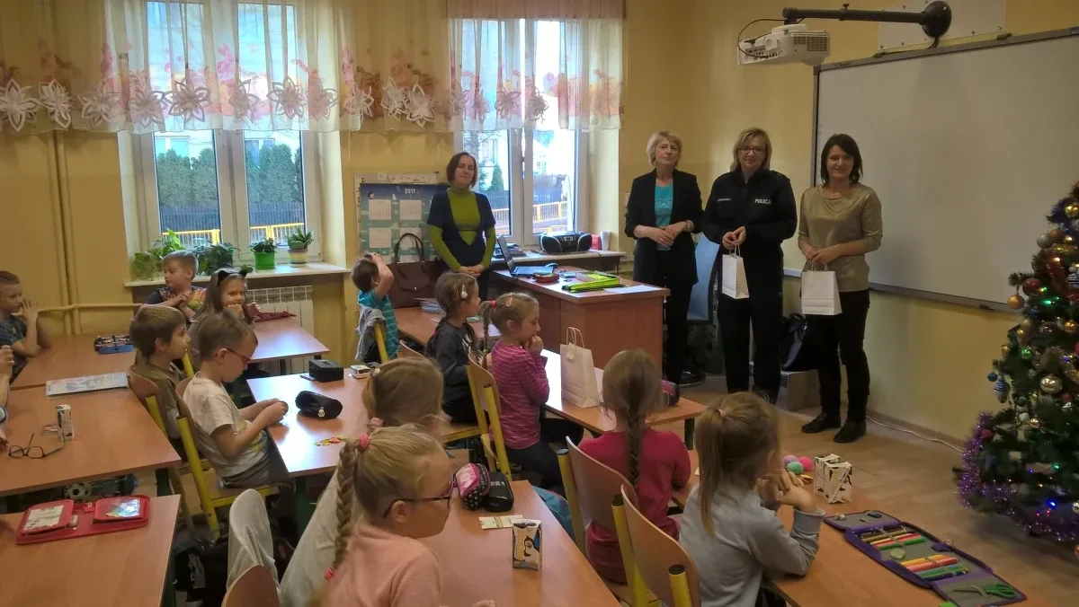  Spotkanie z policjantem i strażakiem w Dwójce (zdjęcia)