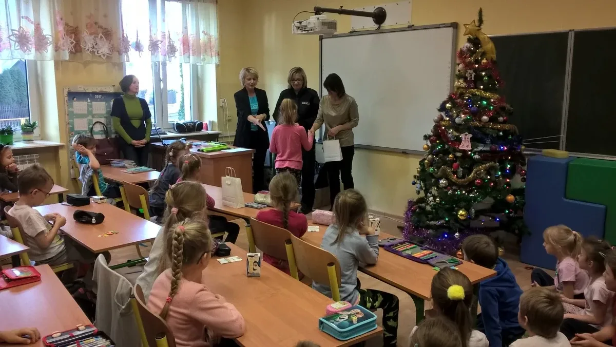  Spotkanie z policjantem i strażakiem w Dwójce (zdjęcia)