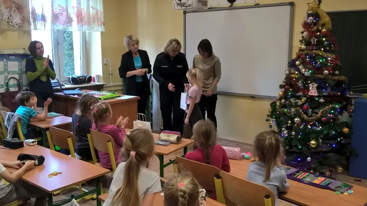  Spotkanie z policjantem i strażakiem w Dwójce (zdjęcia)