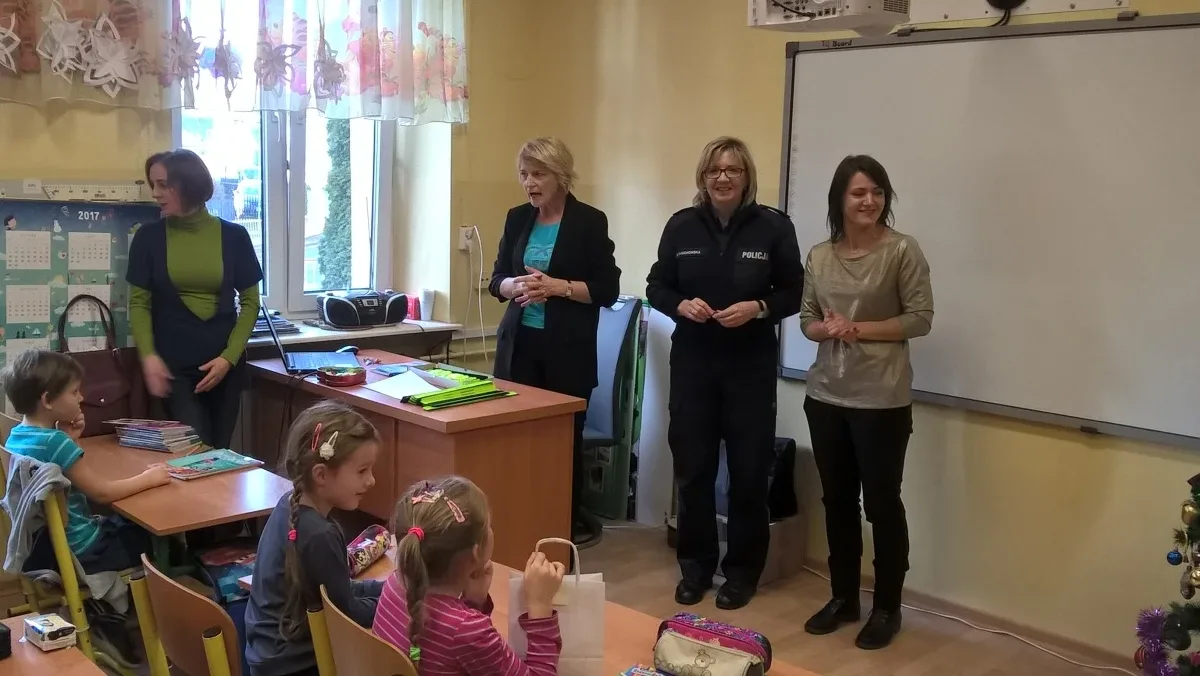  Spotkanie z policjantem i strażakiem w Dwójce (zdjęcia)