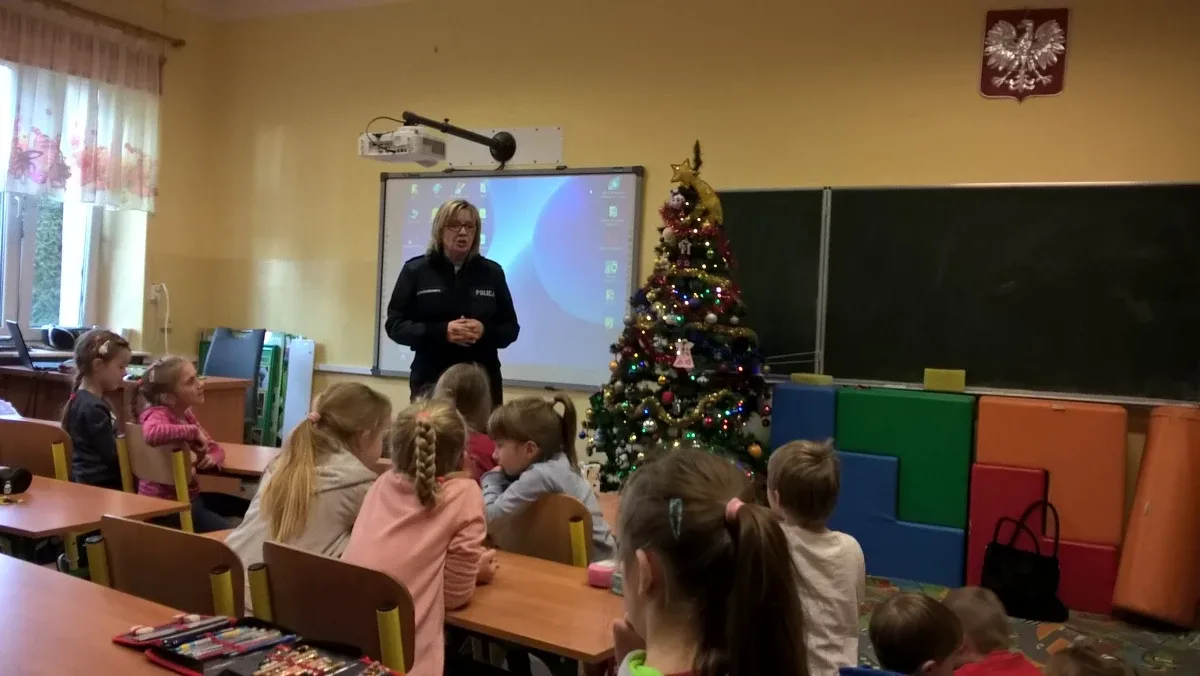  Spotkanie z policjantem i strażakiem w Dwójce (zdjęcia)